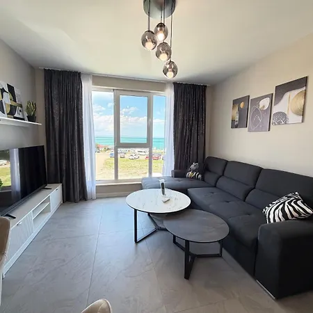 Апартамент Sea Front 6 Kraymorie