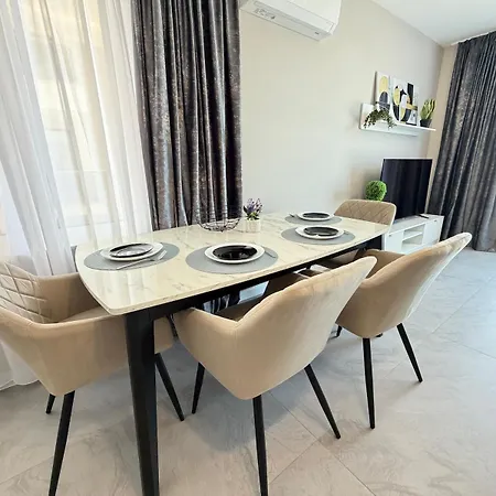 Sea Front 6 *